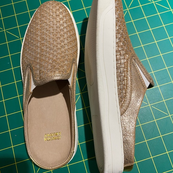 Shoes - Picture 2 of 5